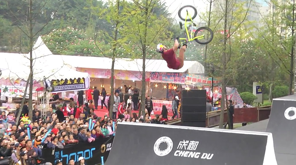 Hier sind die Highlights vom letzten Lauf des UCI BMX Park World Cups 2016 auf der FISE World Tour in Chengdu, starring Logan Martin, Daniel Dhers uvm.