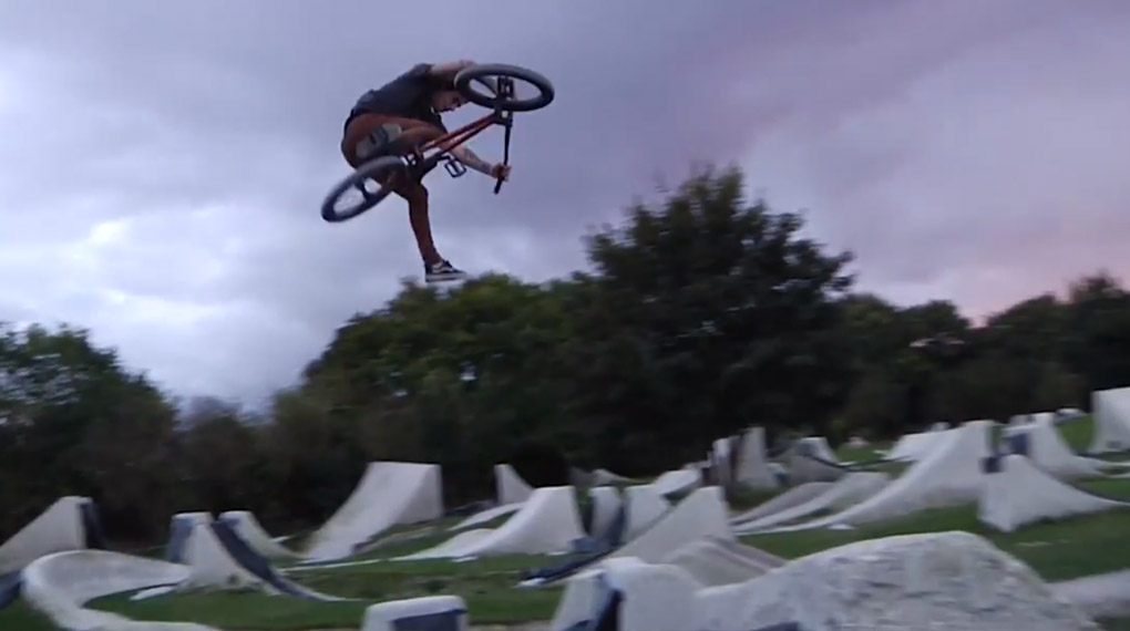 Anderthalb Jahre nach seiner schweren Sprungegelenkverletzung meldet sich der Woodyward-Trails-Local Matt Priest mit einem neuen Video zum Dienst zurück.