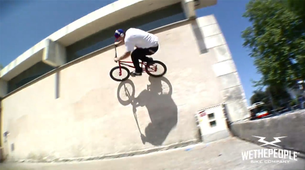 Throwback in das Jahr 2010: Max Gaertig stellt in diesem Videobikecheck seinen Warrior-Rahmen von wethepeople vor, der damals gerade rausgekommen war.