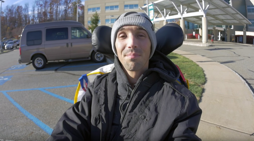 Einen Monate nach seinem schweren Sturz in Las Vegas, bei dem er sich zwei Halswirbel verletzt hat, gibt es jetzt eine Videonachricht von Scotty Cranmer.