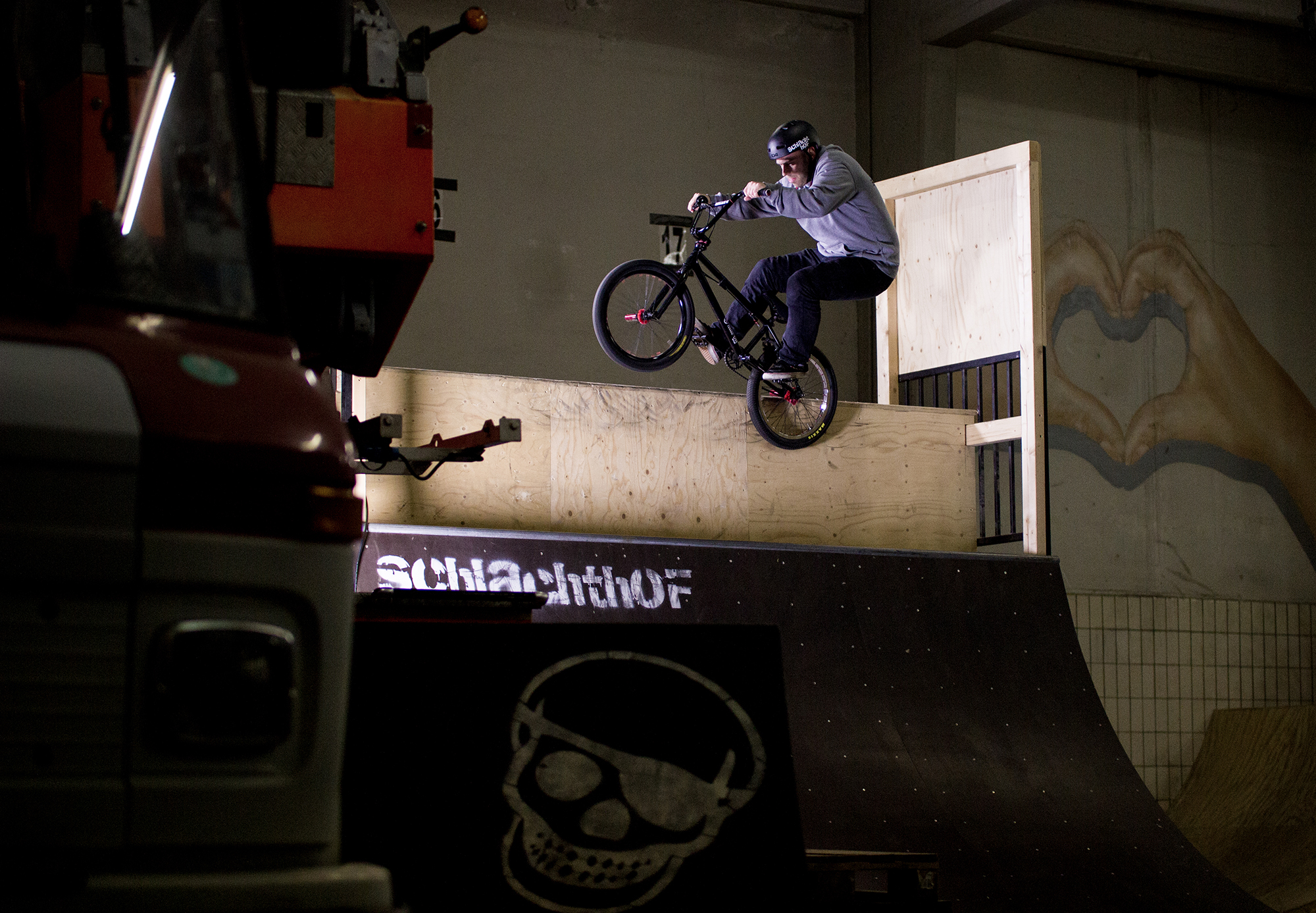 Icepick von Daniel Kiss in der Halle des Schlachhof Flensburg