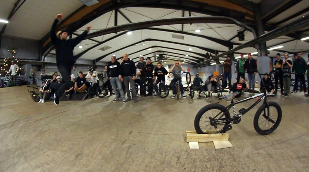 Was für ein Wochenende! Der Adventsjam 2016 in der Skatehalle Aurich war von Anfang bis Ende einfach nur der Knaller. Warum, erfährst du in unserem Video.