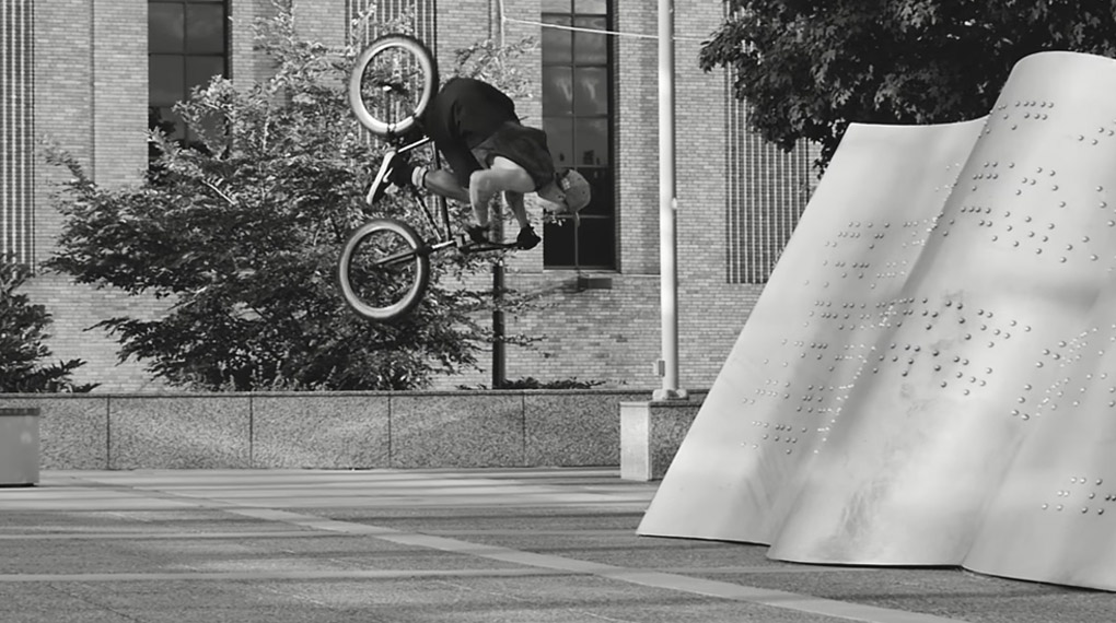 10 von 10 Punkte: Hier kannst du dir BSD Transmission mit Alex Donnachie, Kriss Kyle, Sam Jones und vielen mehr in voller Länge angucken.