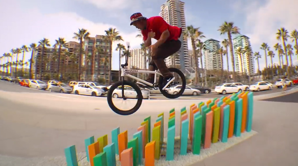 Um wen oder was es sich bei Ceeklife handelt, wird auch in diesem Video mit Chad Kerley nicht klar, aber dafür geht der Hauptdarsteller ordentlich steil.