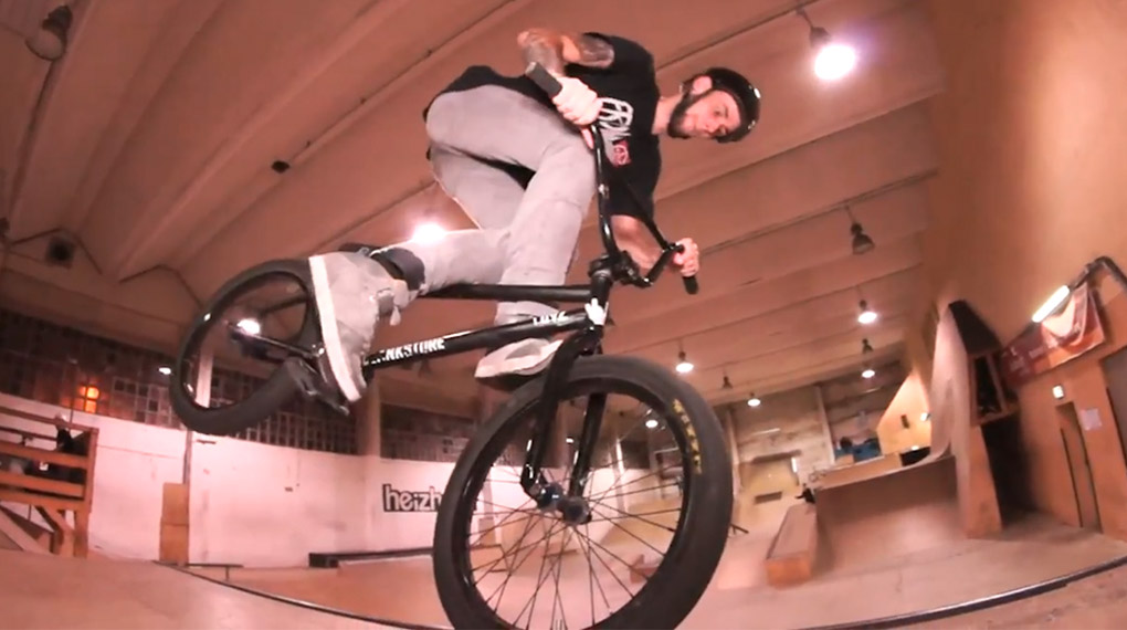 Der Mann mit den Stahlzehen im Überwinterungsmodus: Christoph Werner hat in nur 30 Minuten ein Video voller Banger für Fuse Protection im Heizhaus gefilmt.