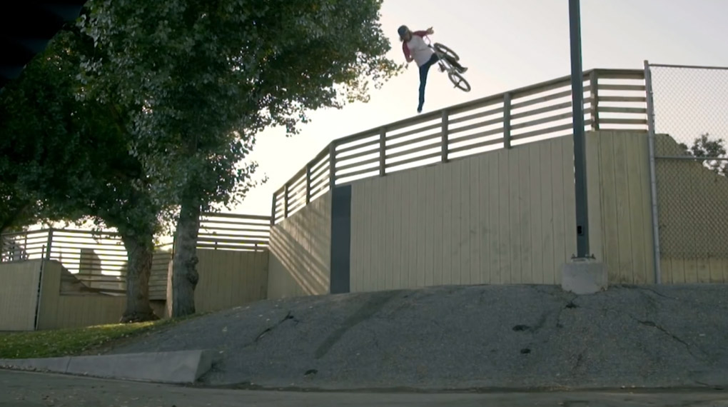 In dieser Folge von Red Bull Raditudes wird Woodward West von Drew Bezanson, Kriss Kyle, Greg Illingworth, Jason Watts, Ben Wallace und Nick Bruce zerlegt.