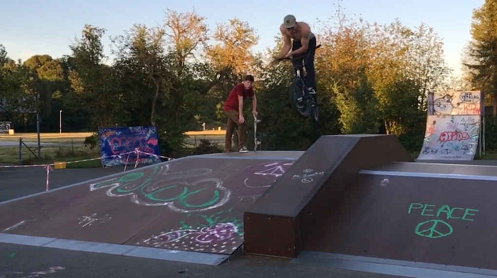 Jannik Raykowski hat 2016 fleißig am Lenker gedreht. Mit dieser Instagram-Compilation lässt er seine Lieblingsclips des Jahres Revue passieren.