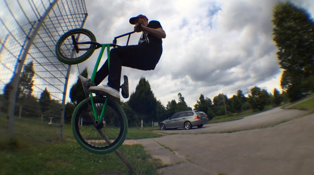 Sweaty Boys Entertainment präsentiert Tim Güntner, Pierre Hinze, Anton Arens, Torben Jansen, Adrian Kölz und Martin Krüger auf den Straßen von Hamburg.