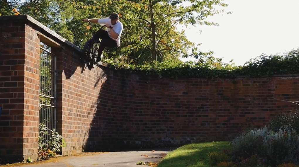 Mike Taylor hängt mit einer Knallersection auf der "Transmission"-DVD von BSD seine BMX-Prokarriere an den Nagel. Wir werden den Railslayer vermissen!