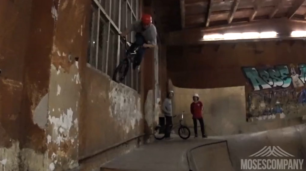 Artem Perepelitsa, Oleg Poluhin und Artem Kuranov zerlegen im Auftrag der Moses Company den Rocket Indoorpark in St. Petersburg.