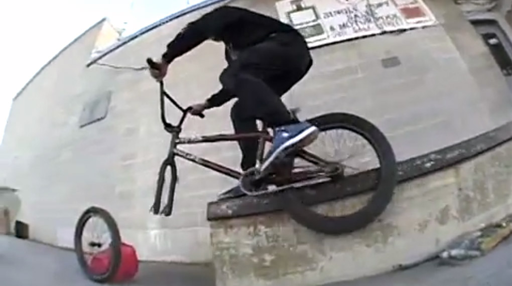 Tate Roskelley zeigt in seiner Section auf der großartigen "Dollar Bet"-DVD von Shawn Walters mal wieder ein paar Tricks, die außer ihm niemand sonst macht.