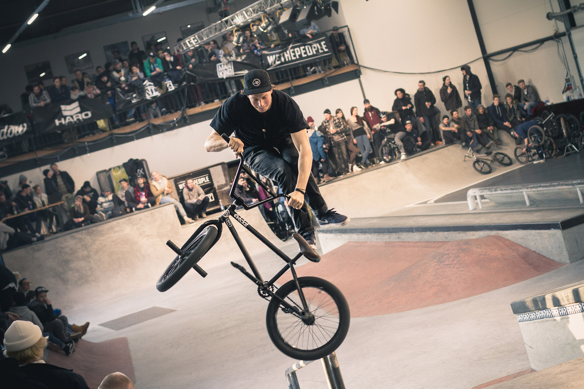 Leider fuhr Andre Bodlin nur das Training der Pros mit. Irgendwie war nicht so sein Tag, aber ein Uprail to Whip war trotzdem drin