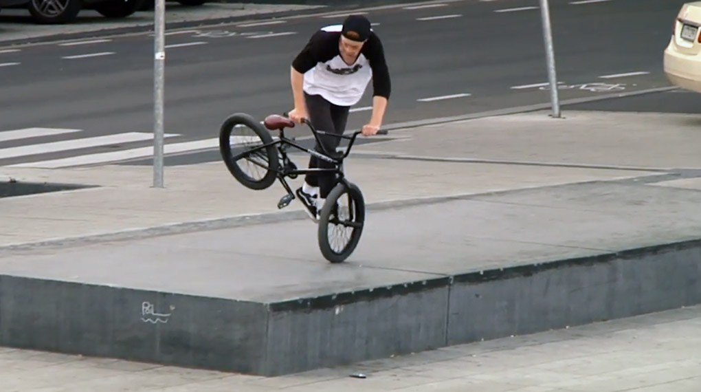 In der Bonussection auf der Transmission-DVD von BSD sind Teamfahrern aus aller Welt vertreten, darunter auch Felix Donat und Daniel Büttgen aus Deutschland