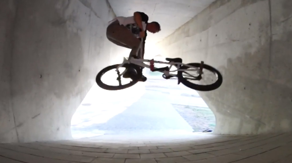 Auch nach einer schweren Knieverletzung flutschen David Fischer die Tailwhips so sauber unter die Schlappen wie eh und je.