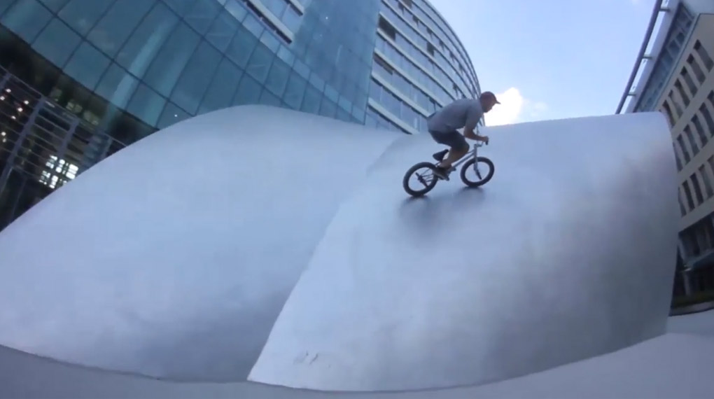 17 Minuten Grindsport aus Liverpool und FFM: Hier entlang für das "Graft 3"-Mixtape von Dub BMX mit Bruno Hoffmann, Sam Jones, Jordan Godwin und vielen mehr