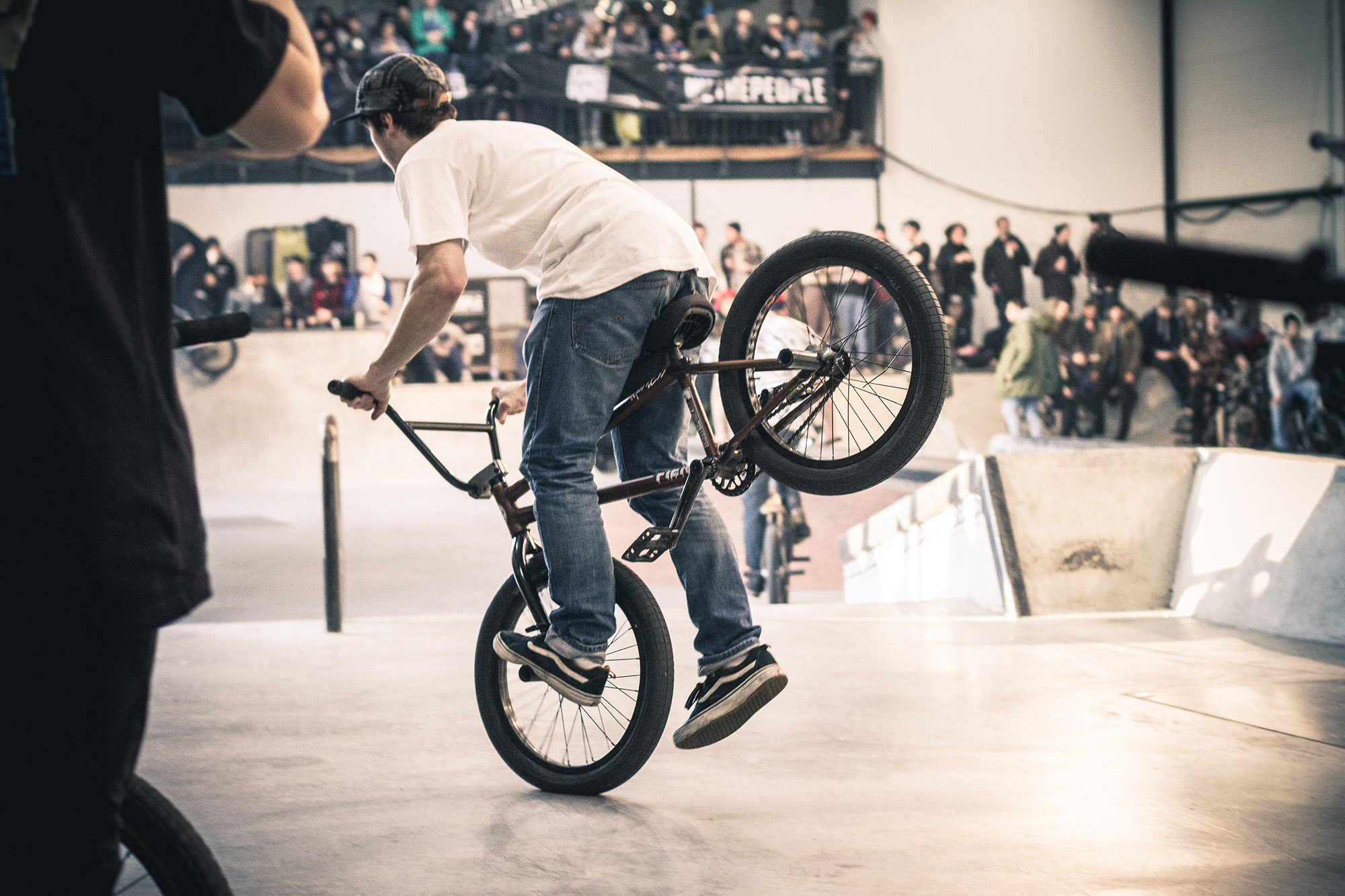 Was man auf diesem Foto nicht sieht, ist die Ledge, die Fabian Bader gleich aus diesem Hang-5 attackiert