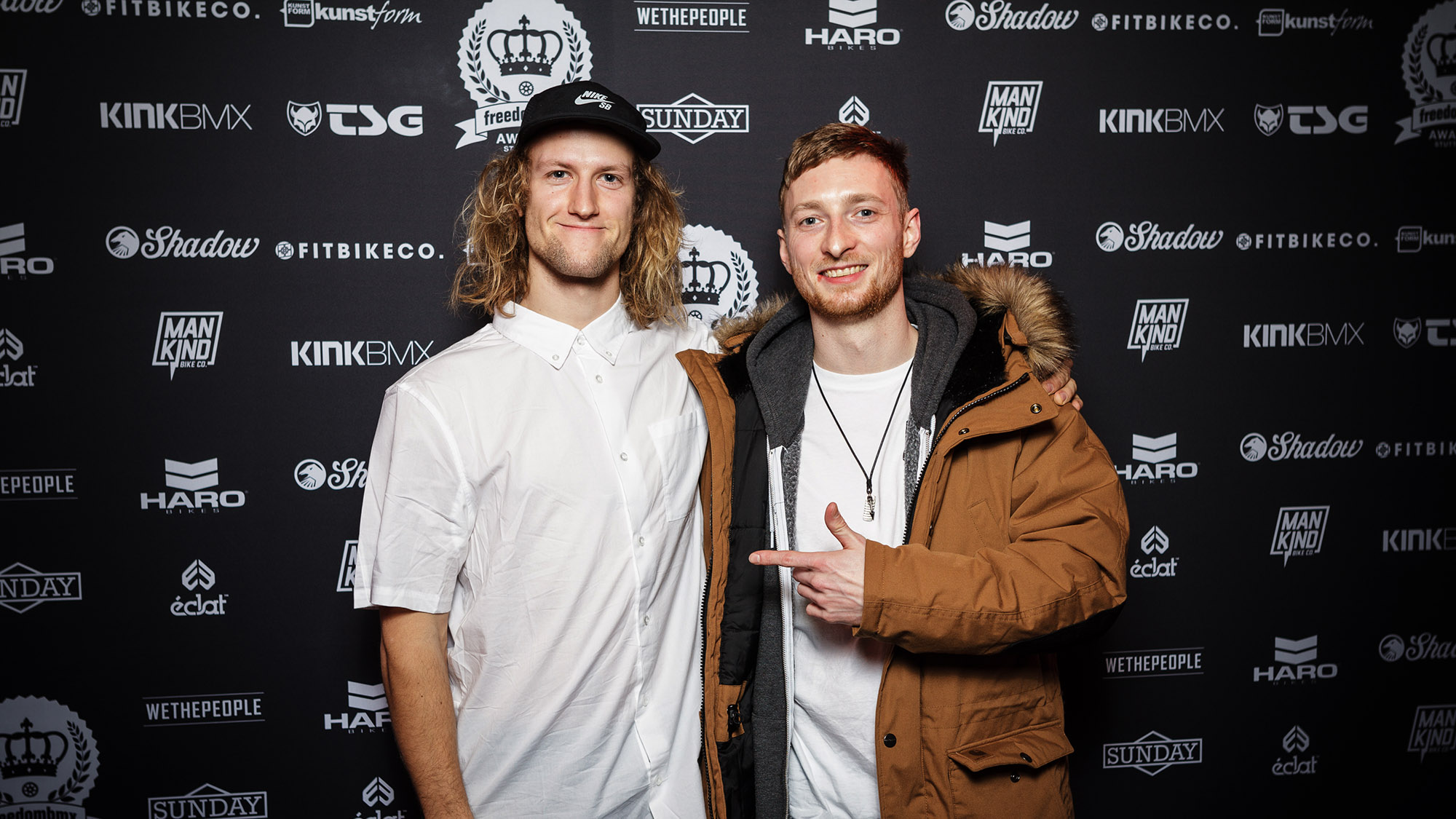 Moritz Nußbaumer und Ricky Felchner, der wahrscheinlich der einzige Fahrer in der Pro-Klasse auf der Stuttpark Session war, der mit einer Bremse an den Start gegangen ist