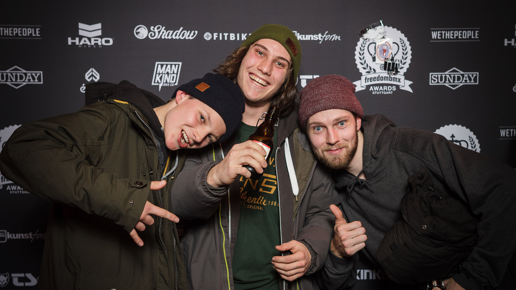 Sven Avemaria freut sich, dass Felix Hofer (links) und Christian Ceresato (Mitte) extra aus Italien nach Stuttgart angereist waren