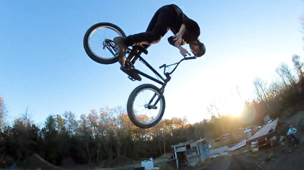 BÄM! Mike Varga haut in "Home Turf Evolution" zwei Word Firsts raus, die so schnell niemand nachmachen wird: einen Tailwhip 900 und einen 1260!