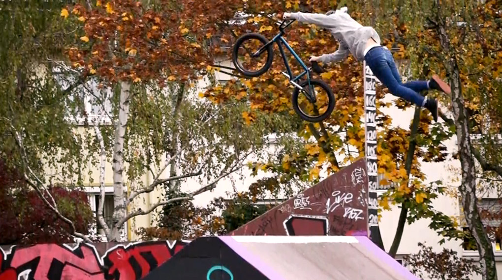 Nico Dietz hat bei uns auf der Seite ein Reifensponsoring von KHEbikes abgestaubt. In diesem Video lässt er seinen Gewinn heiß laufen. Solide Vorstellung!