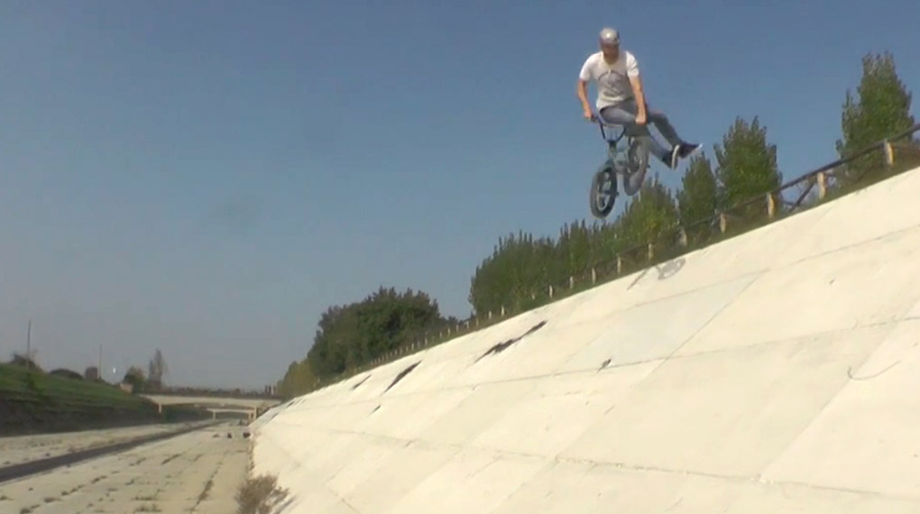 Team Ü30 auf Tour: Robin Buck, Florin Nüesch, Gregor Podlesny und Wolfgang Wildner haben die Spots in und um Rimini abgecheckt. Hier ist ihr Urlaubsvideo.