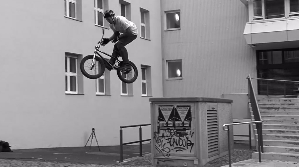 Noch epischer, noch mehr Banger: Hier ist der zweite Teil des "Stephan Götz in the Streets of Berlin"-Videos von Christian Berger.