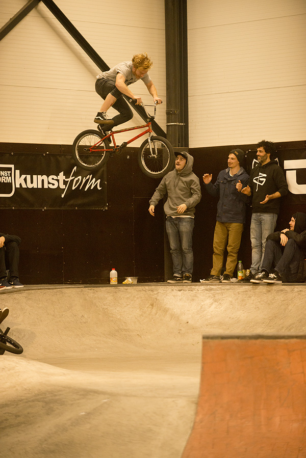 Und Tom Schorb-Mergenthaler war definitiv der einzige Starter, der die Wand hinter der Bowlcorner gedroppt hat