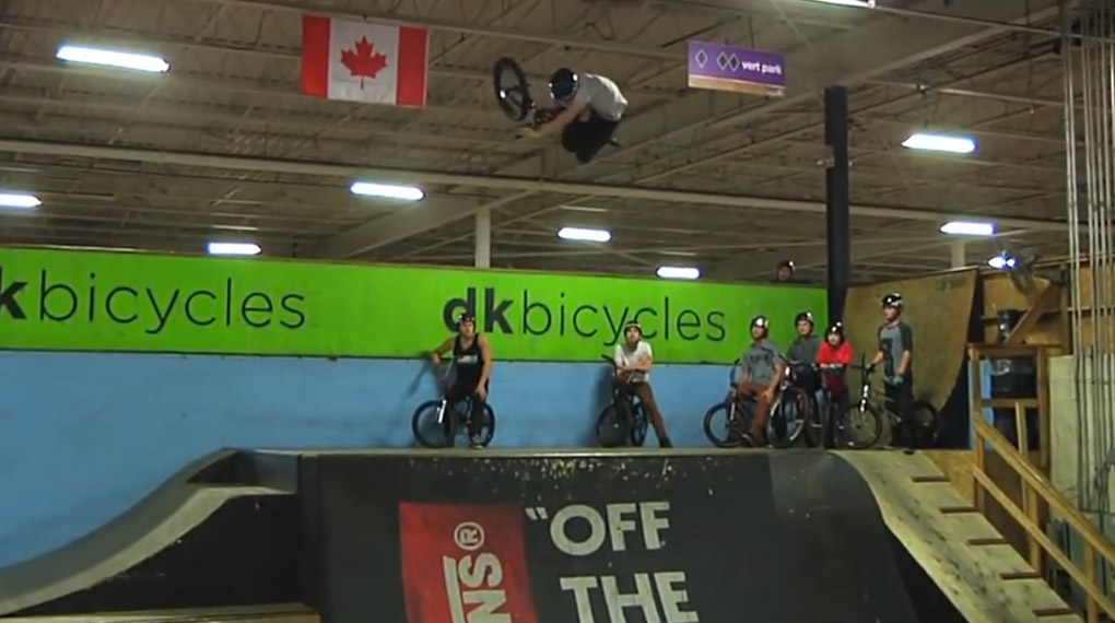 Drew Bezanson und Tom Isted zerlegen in diesem Video den Joyride 150 Bike Park vor den Toren von Toronto nach Strich und Faden.