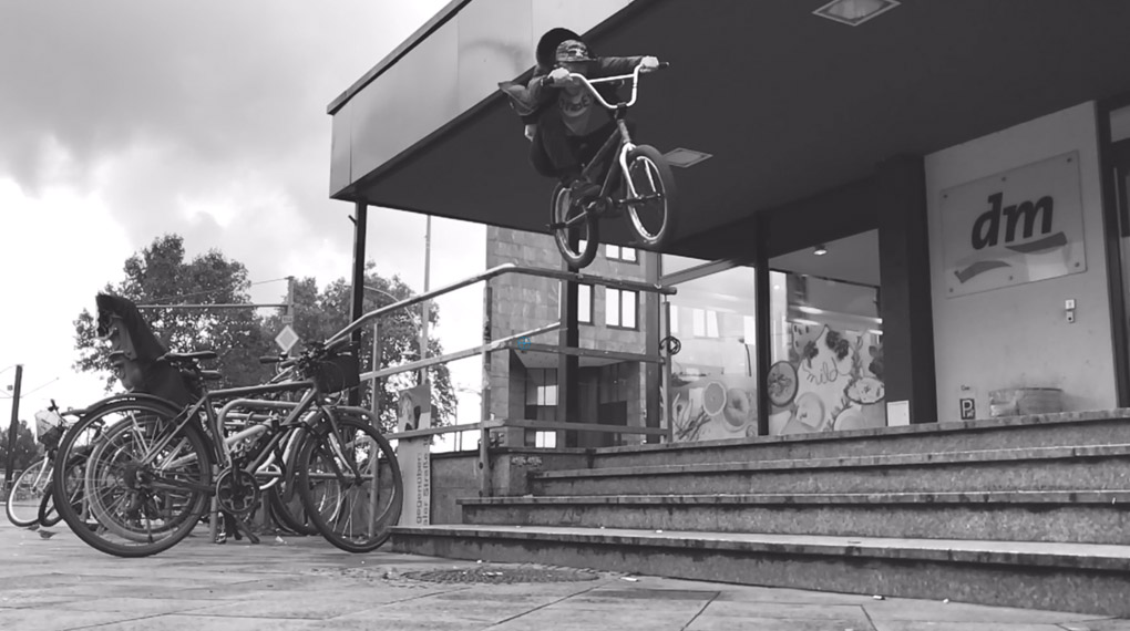 Hier findest du das Video vom Betriebsausflug der SIBMXfamily nach Berlin mit Slaytanic, Daniel Portorreal, Fabian Haugk und dem Rest der Bande.