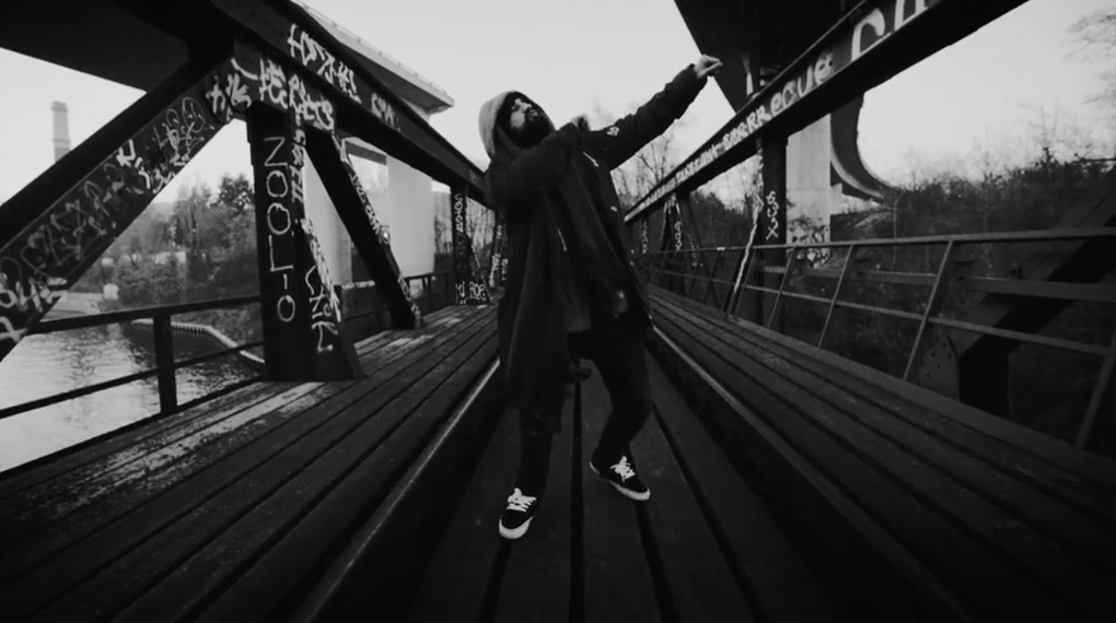 Daniel Juchatz legt nach: Wir haben euren zweitliebsten Dirtfahrer 2016 zu seinem neuen Track befragt, den er gemeinsam mit den 2Foolz produziert hat.