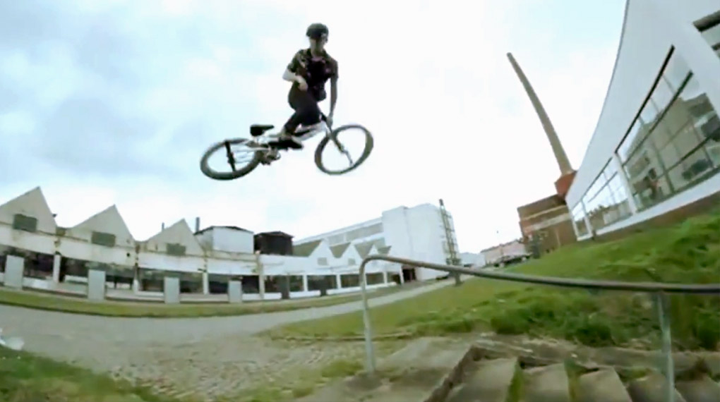 Felix Prangenberg droppt regelmäßig Hämmer auf seinem Instagram-Kanal (@felix_prangenberg). In diesem Best-of-Video gibt es einige davon zu sehen.