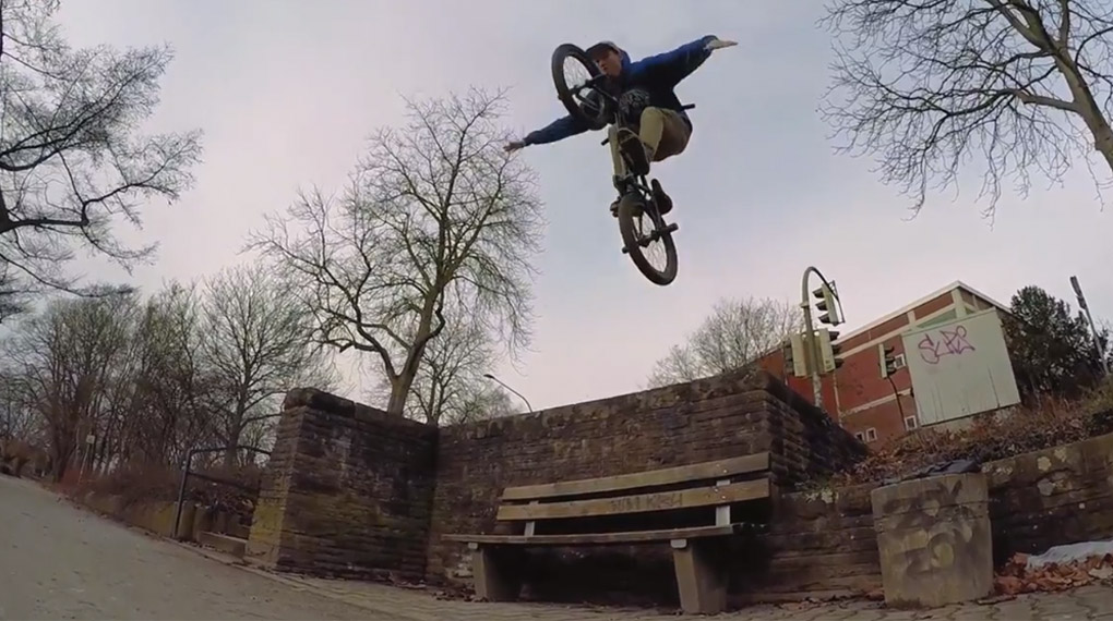 Jannik Raykowski hat sich in seinem Urlaub die volle Dosis BMX gegönnt und unter anderem seinen Bikers-Base-Teamkollegen Matthias Dettki in Hamm besucht.