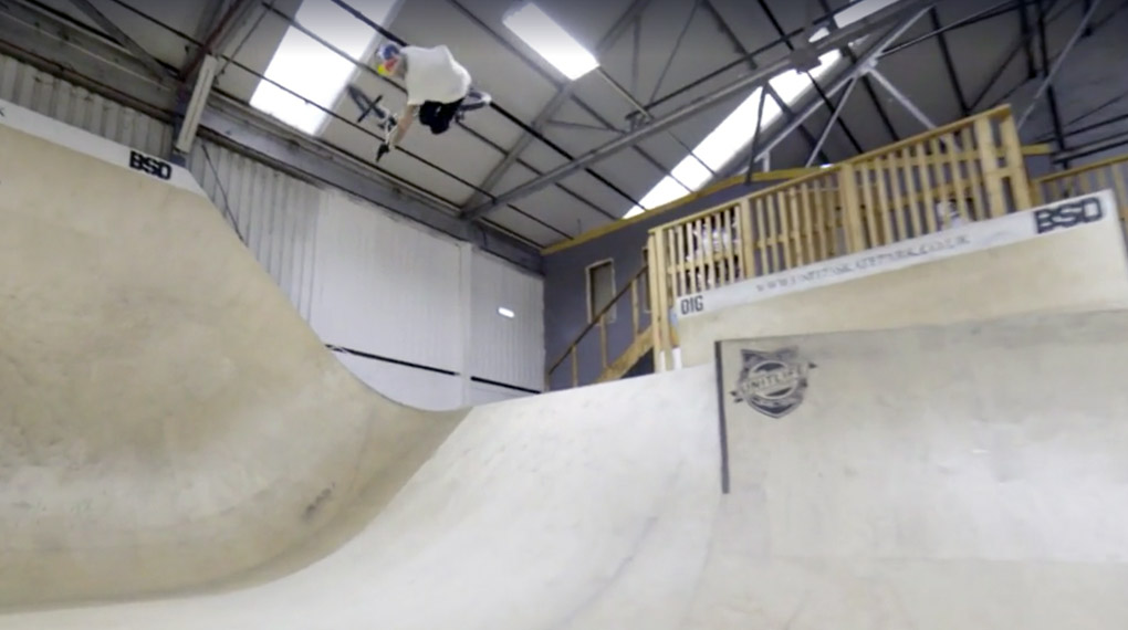 100 Sekunden feinste Indooraction von dem Red-Bull-Fahrer Kriss Kyle aus dem Unit 23 Skatepark vor den Toren von Glasgow (Schottland).