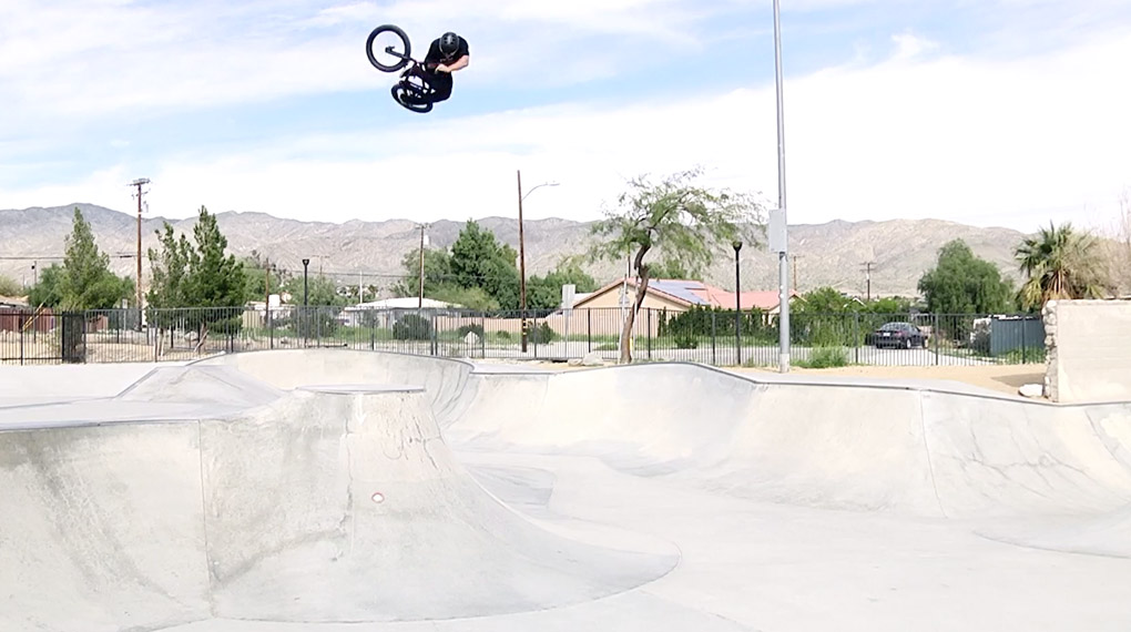 Larry Edgar hat den Megaboost. Mit diesem Video meldet sich der Gewinner der Simple Session 2017 auf dem Radar der kalifornischen Luftfahrtbehörde zurück.