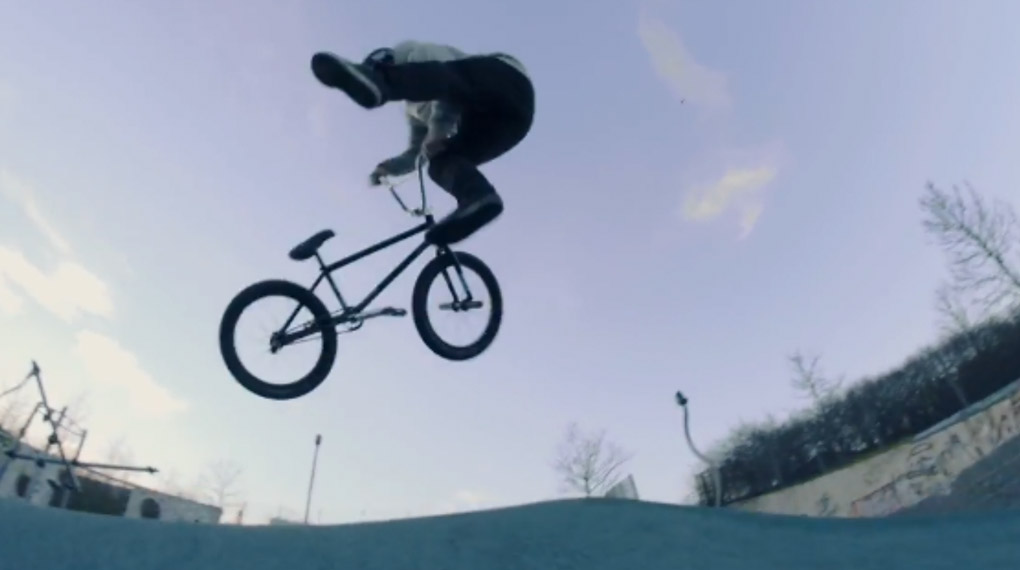 Leon Hoppe nimmt in diesem Video ein paar Streetspots in Köln, Duisburg, Venlo und seiner Heimatstadt Krefeld auseinander. Gang, gang!
