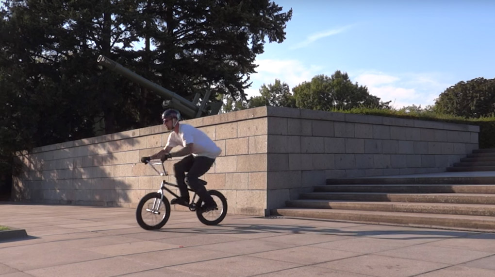 Stephan Götz hat es sich für seinen "In the Streets of Berlin"-Epos richtig hart besorgt. Hier sind zwölf Minuten haarsträubende Outtakes und Leftovers.