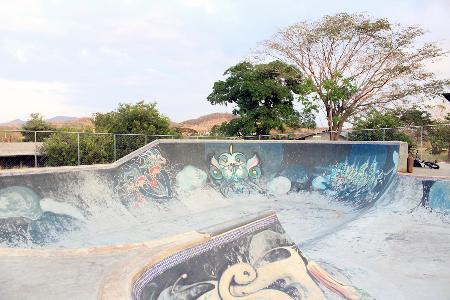 Der Bowl in Tamarindo ist auf einem Schulhof und darf in der Regel nur von Schülern der Schule gefahren werden. Tja, Schüssel ist das natürlich nicht …