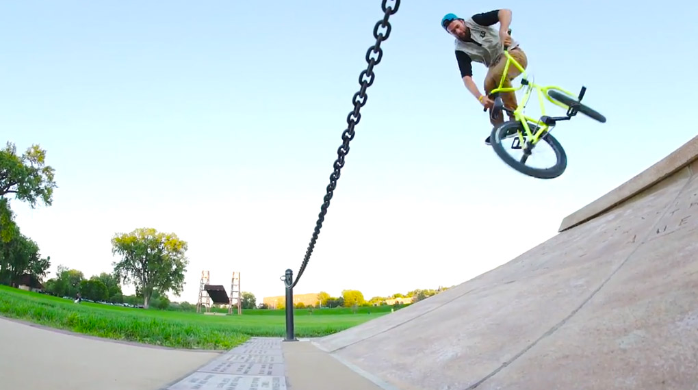 Nach längerer Videopartabstinenz zeigt sich Aaron Ross in seinem Part auf der "Grow Up"-DVD von Sunday Bikes in Bestform.