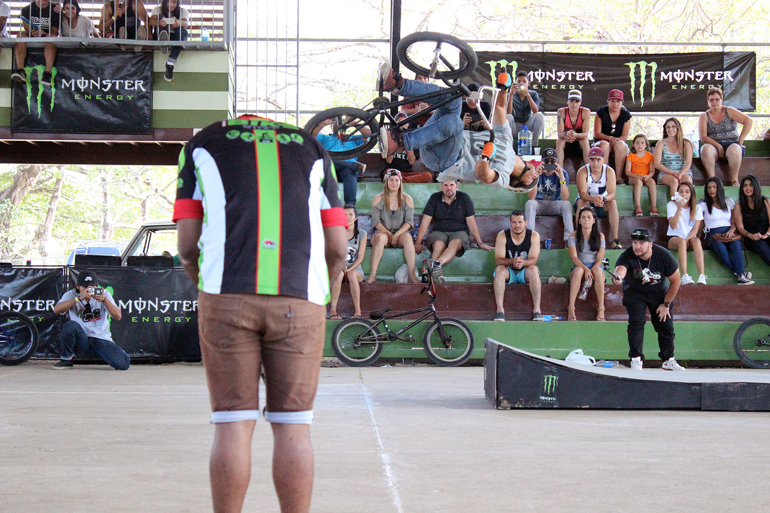 Diesen Backflip als Last Trick beim War Jam in Nicoya zu probieren, war eine sehr fragwürdige Entscheidung