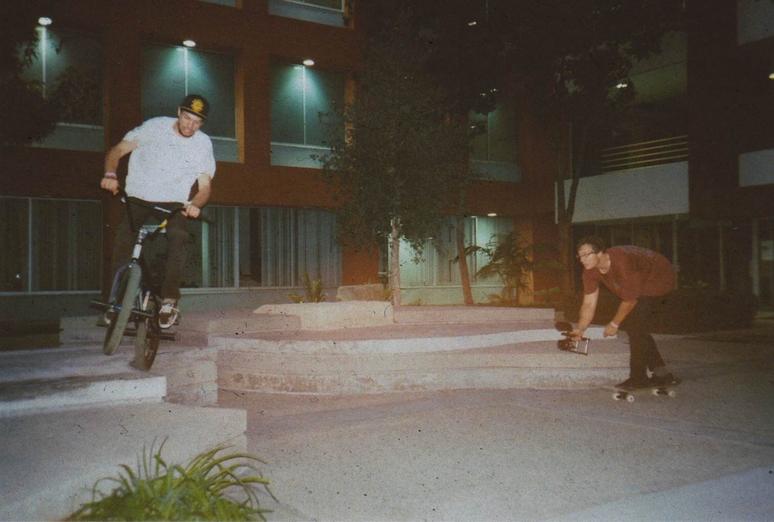 Nächtliche Schulhofmission irgendwo in Long Beach