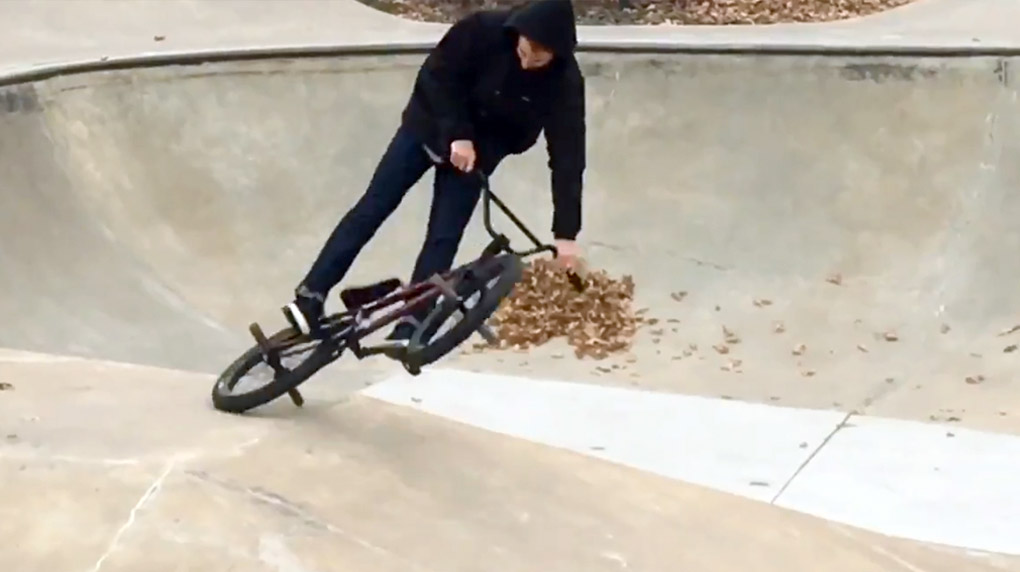 Pegchinks forever! Die Jungs von der Dailypegchink-Crew haben mal in zwei Videos à einer Minute zusammengefasst, warum Plastkpegs nach Hause gehen können.