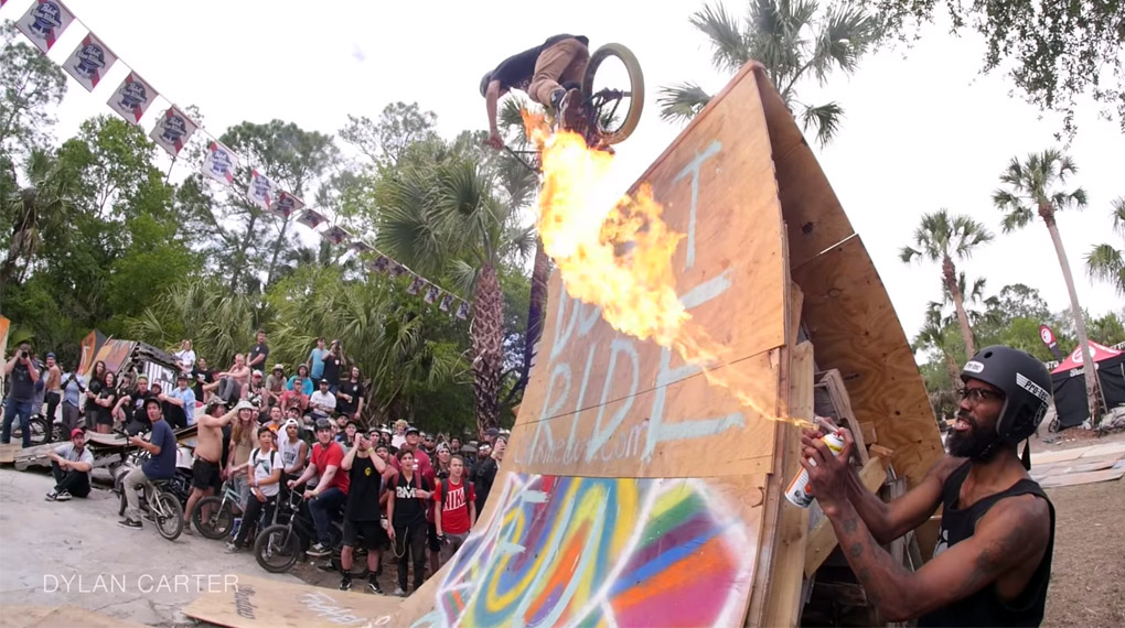 Rampen aus Speerholz, ein offener Looping, Um-die-Wette-grinden über einen Alligatorentümpel: Hier ist die volle Breitseite Coverage vom Florideah Swampfest