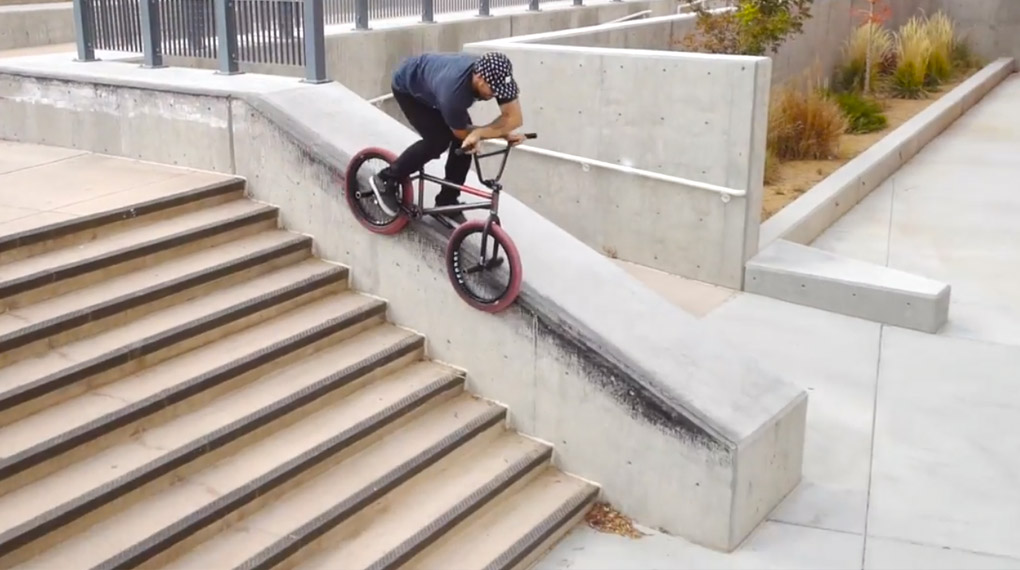 Jake Seeley hat auf der "Grow Up"-DVD von Sunday Bikes mit einer Section voller technischer Leckerbissen verdientermaßen den Opener abgestaubt.