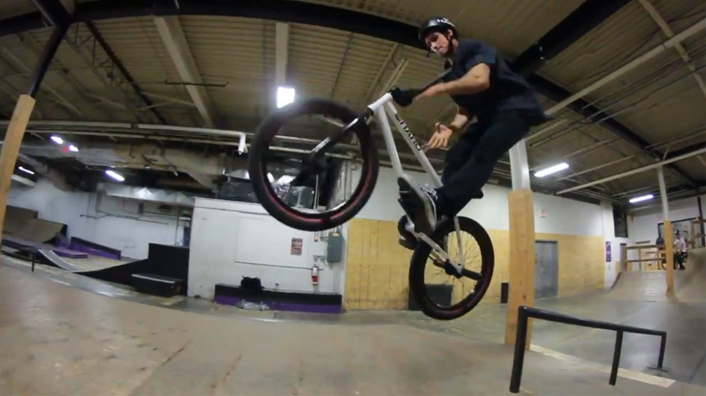 Anstatt epischer Streetspots in Kalifornien zerlegt Mike Gray in diesem Video ausnahmsweise mal ein paar Rampen – und zwar die des Joyride 150 Bike Parks.