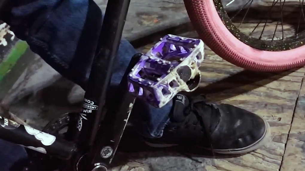 Mal ganz ehrlich: Für den modernen Streetfahrer sind vier Pegs einfach nicht genug. Das Pegdal von drbonusgrind schafft Abhilfe.