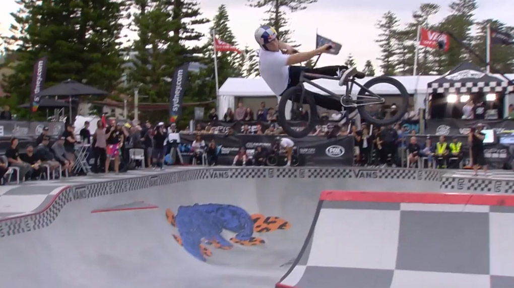 Lust auf eine Runde Flow und Airtime? Hier sind die Runs von Sergio Layos, Dennis Enarson und Larry Edgar beim Vans BMX Pro Cup in Sydney.