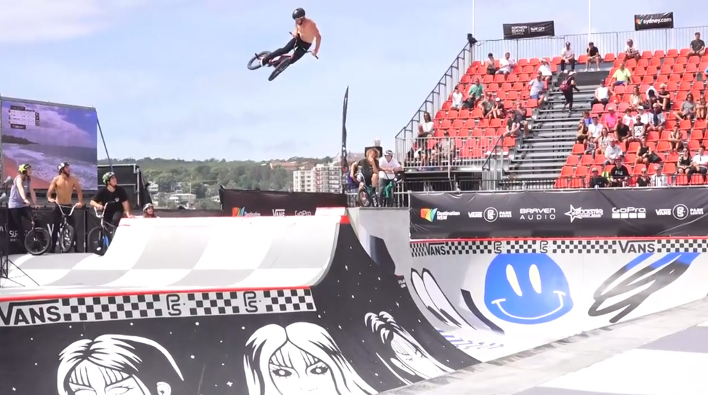 Hier sind die Highlights vom Training für den Vans BMX Pro Cup in Sydney, wo unter anderem Jason Watts, Gary Young und Larry Edgar durch den Bowl gedüst sind