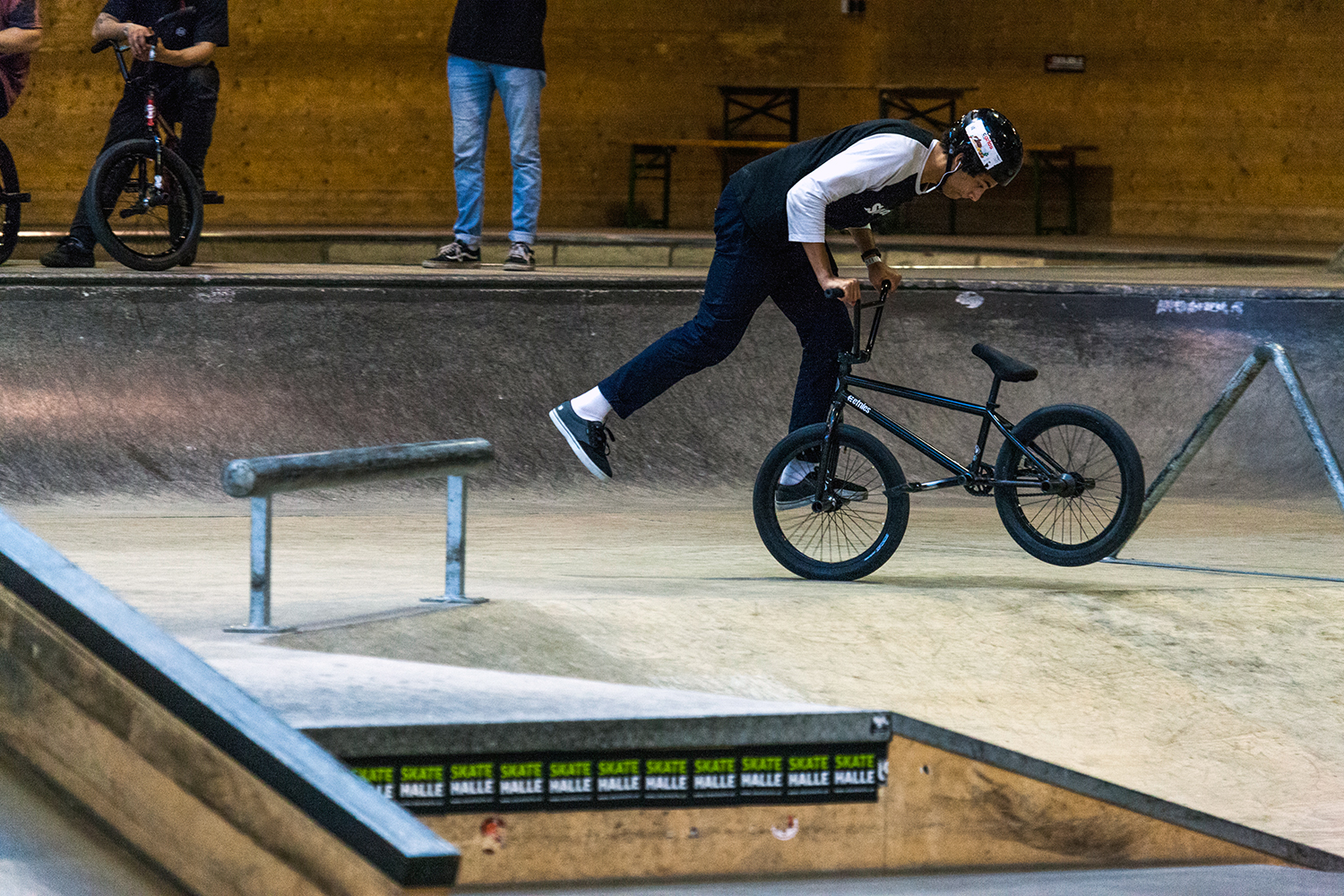 Daniel Portorreal mit einem Flatlandmove aus den 90ern; Foto: Sebastian Marggraff