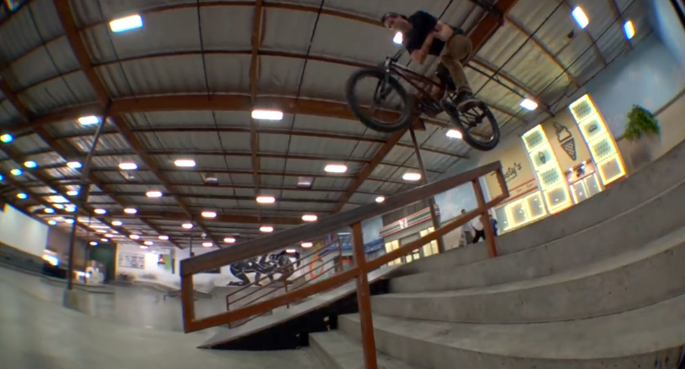 Garrett Reynolds, Colin Varanyak, Johnny Raekes und Mike Escamilla fahren eine Session in The Berrics, der wahrscheinlich berühmtesten Skatehalle Amerikas.