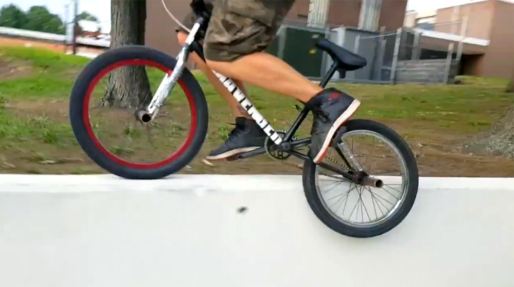 Du kannst von dem Sound, den Stahlpegs verursachen, nicht genug bekommen? Dann solltest du dir dieses Video von Marc Meeuwissen nicht entgehen lassen.